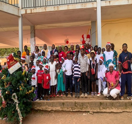 Participation à l’arbre de Noël pour les enfants handicapés
